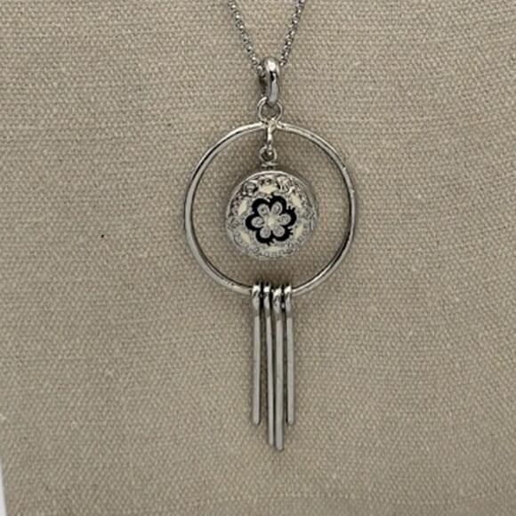 Geometric Floral Pendant Silver Necklace – Modern Boho Layered Style - Picture 8 of 8